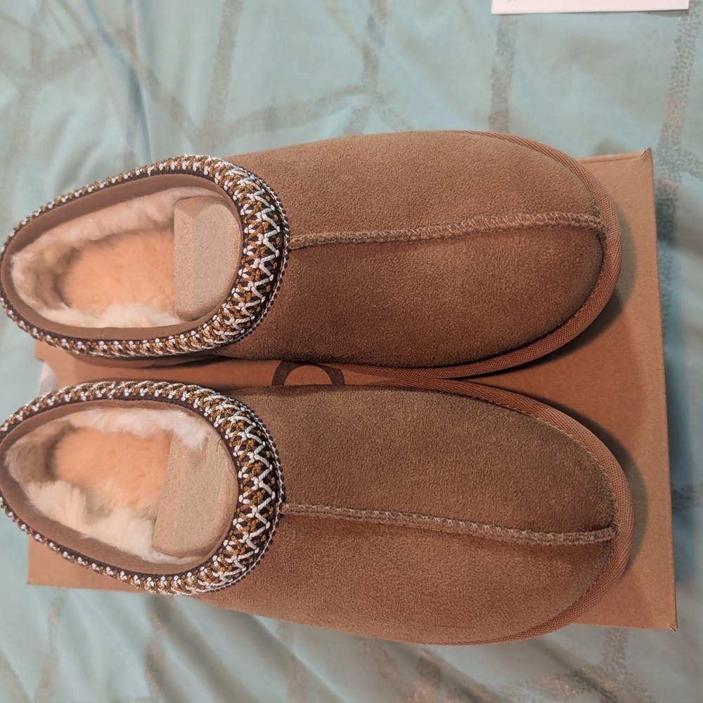 Ugg women’s Tasman size 7 women’s or 5 kids in chestnut New In Box - Picture 2 of 7
